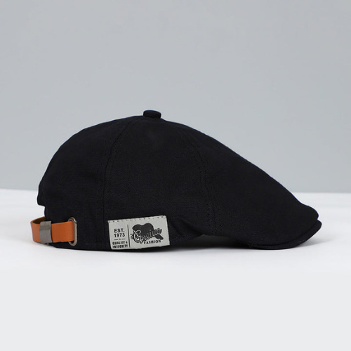 Versatile men's classic beret, an adjustable cap for sun protection and a touch of sophisticated style.