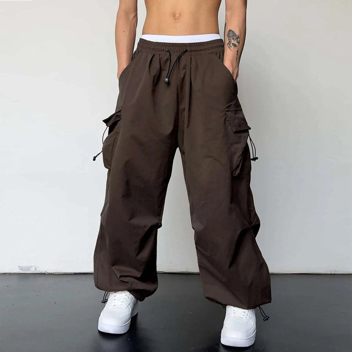 Casual men's multi-pocket baggy cargo parachute pants, offering a comfortable loose fit for everyday streetwear.