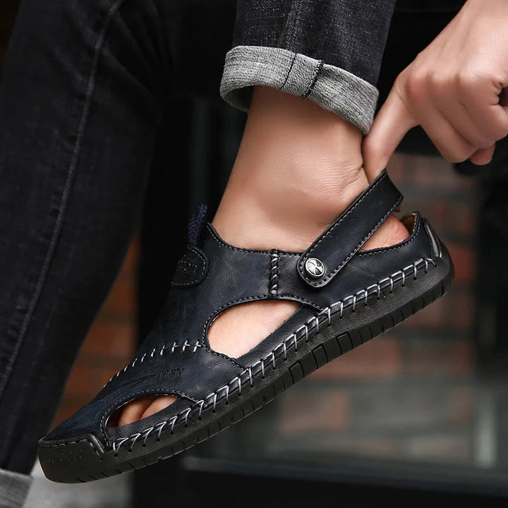Comfortable men's slip-on sandals, closed-toe design with cushioning, ideal for casual summer wear.