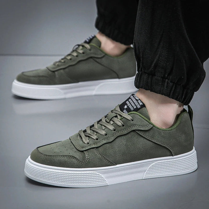 Comfortable men's Carrington Court sneakers, ideal for everyday wear & walking. Modern casual lace-up footwear.
