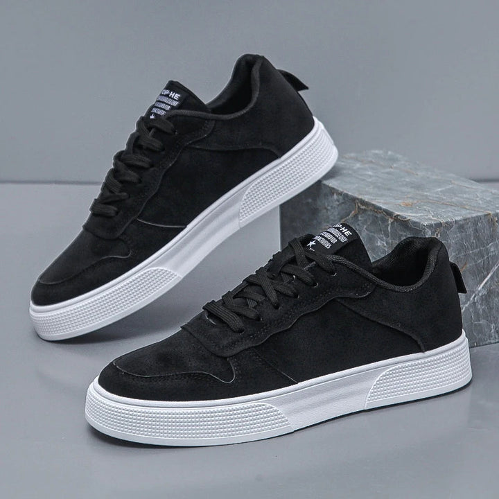 Versatile men's Carrington Court sneakers for urban style & casual comfort. Modern athletic walking shoes for daily use.