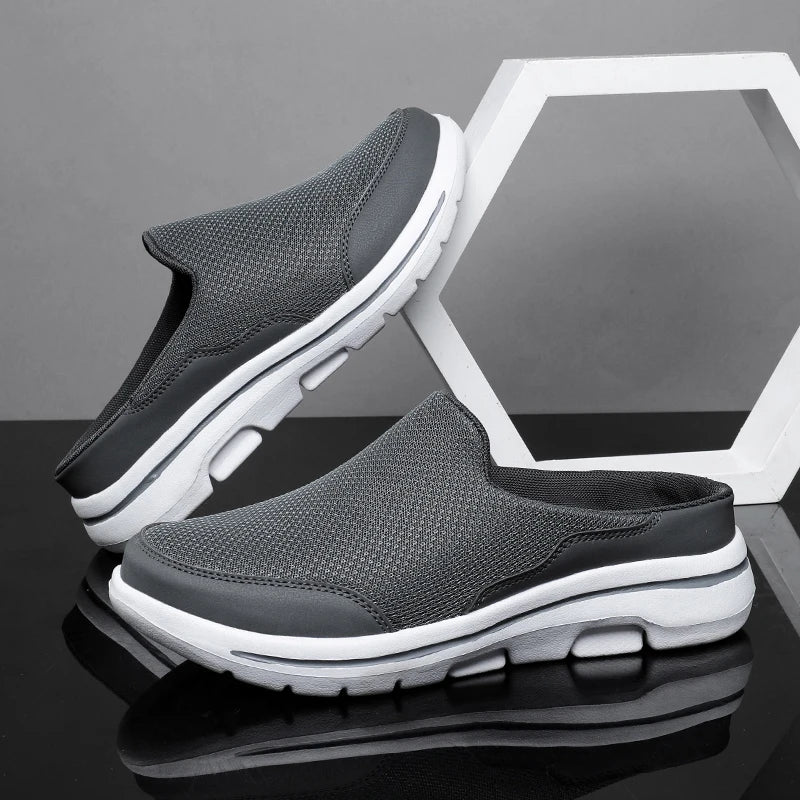 Simple slip-on men's closed-toe mule sandals, offering everyday comfort and casual style for summer.