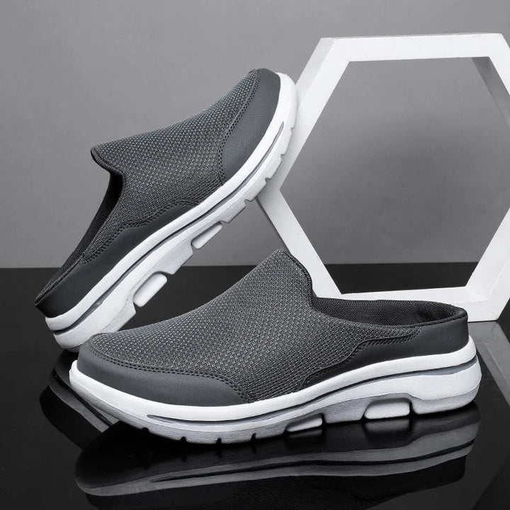 Simple slip-on men's closed-toe mule sandals, offering everyday comfort and casual style for summer.
