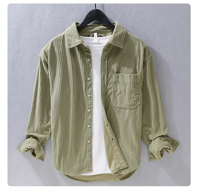 Comfortable men's corduroy long sleeve shirt in a fall color, suitable for daily casual wear