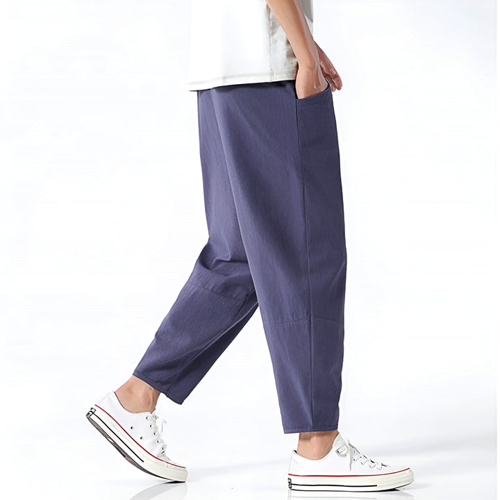 Comfortable men's cropped drawstring trousers, perfect for summer casual wear.