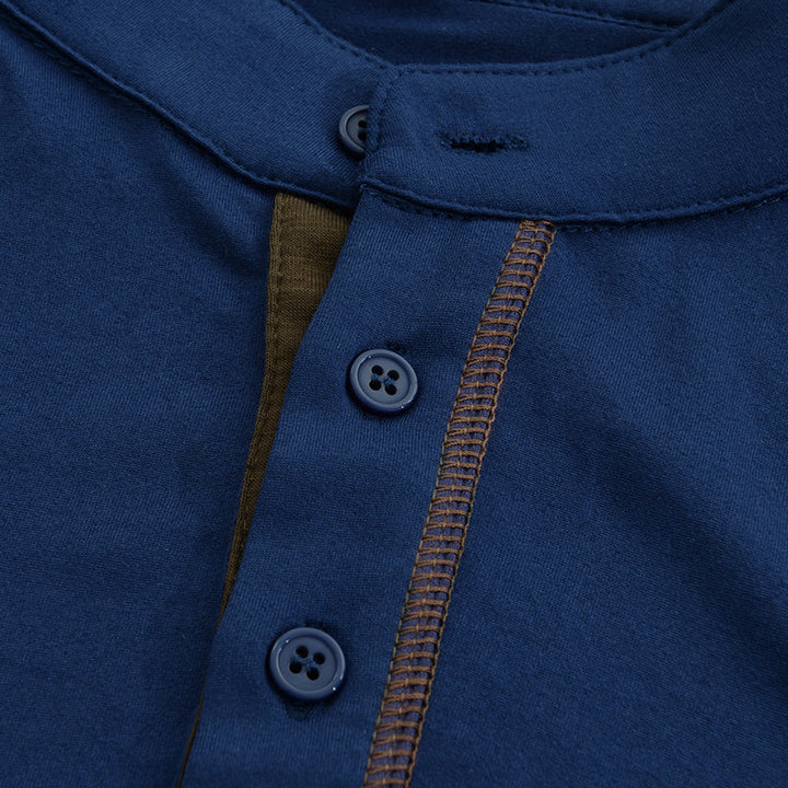 Stylish men's slim-fit henley t-shirt, ideal for casual everyday wear in summer. Comfortable short-sleeve top.
