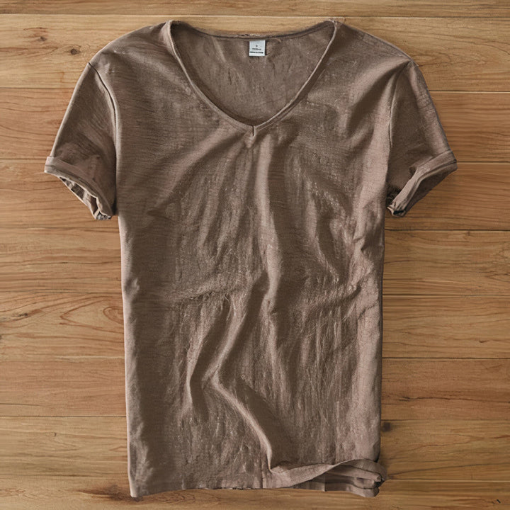 Stylish men's casual V-neck t-shirt, short sleeve, ideal for summer comfort and fashion.