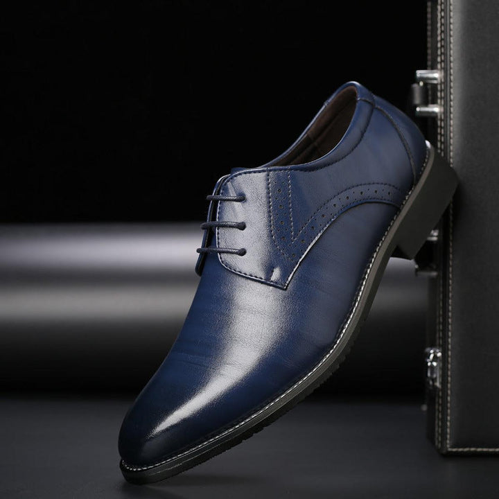 Polished men's formal lace-up shoes, a timeless choice for sophisticated and classic fashion.