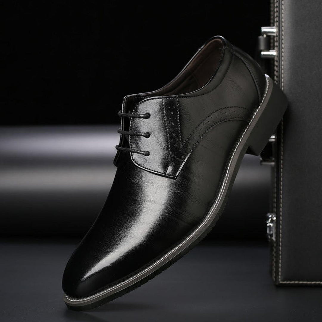 Men's business attire lace-up shoes, offering a classic and refined look for any formal occasion.