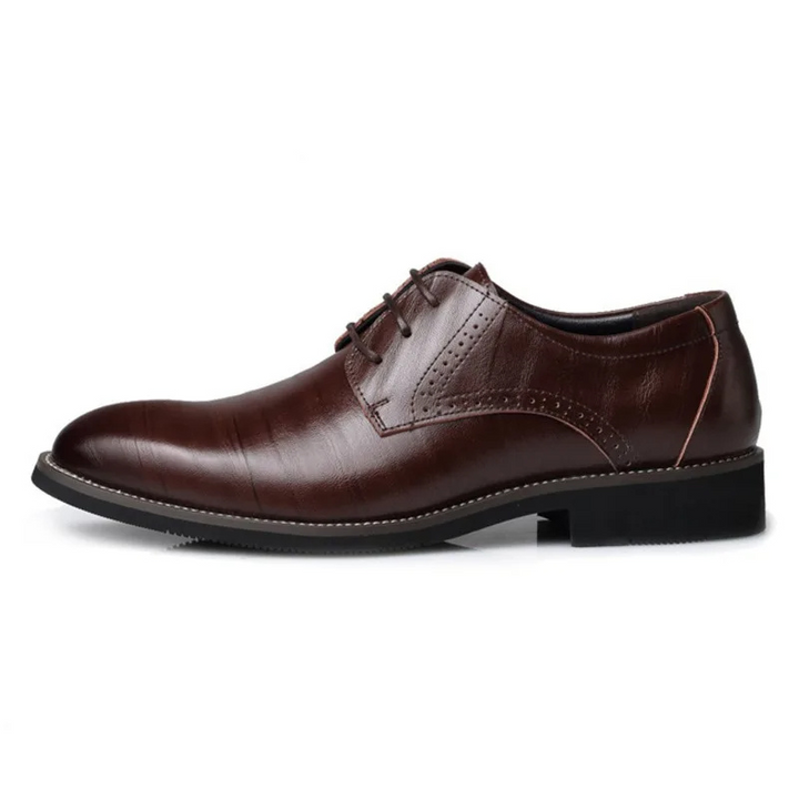 Classic men's lace-up Oxford shoes in polished leather, suitable for professional office attire & sophisticated evening events.