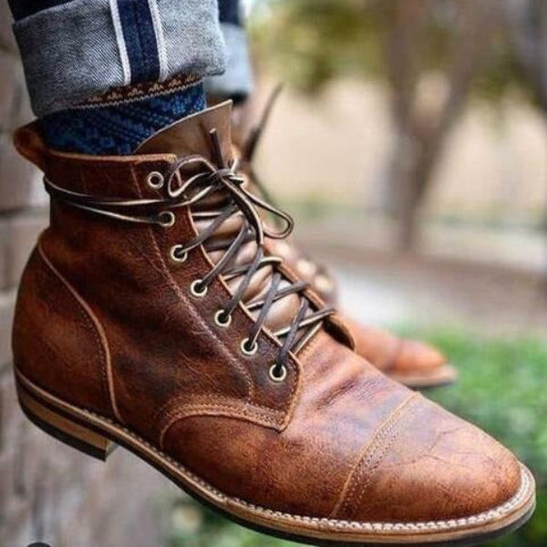 Men's durable closed-toe ankle boots, classic lace-up design in brown. Stylish and rugged for everyday footwear.