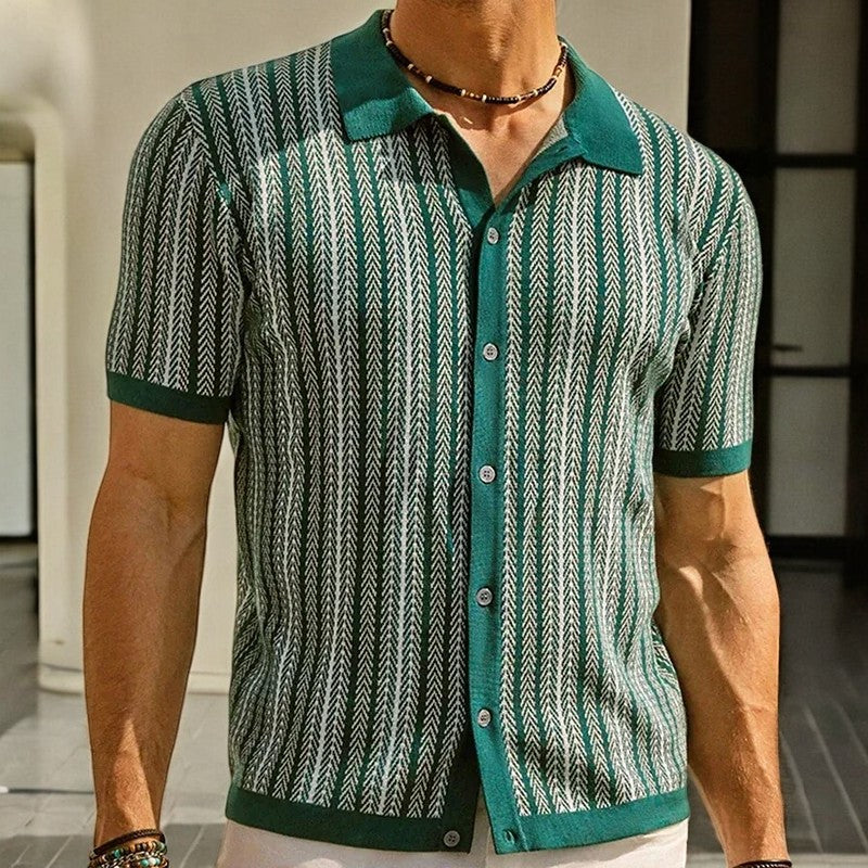 Versatile men's casual button-down shirt, classic style. Modern herringbone pattern for a refined, semi-formal look.