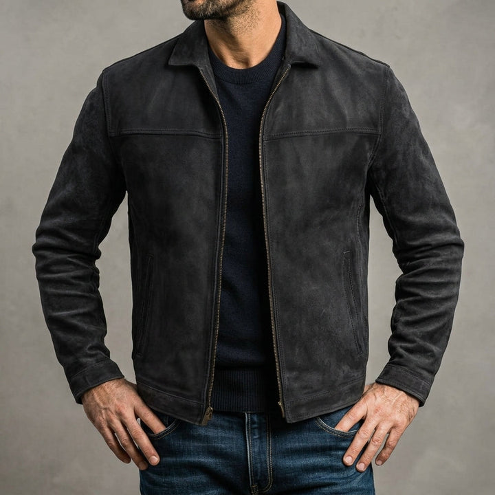 Modern men's Carver jacket with full zip-up closure. Elegant and transitional outerwear, perfect for everyday style.