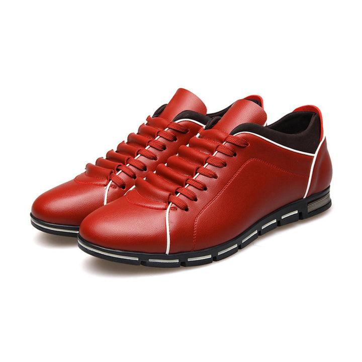 Timeless men's low-top sneakers: comfortable lace-up design for everyday wear & smart casual fashion.