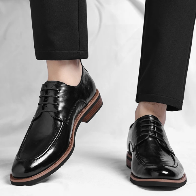 Cushioned men's oxford dress shoes, elegant burnished finish, combines classic style with comfort for formal wear.