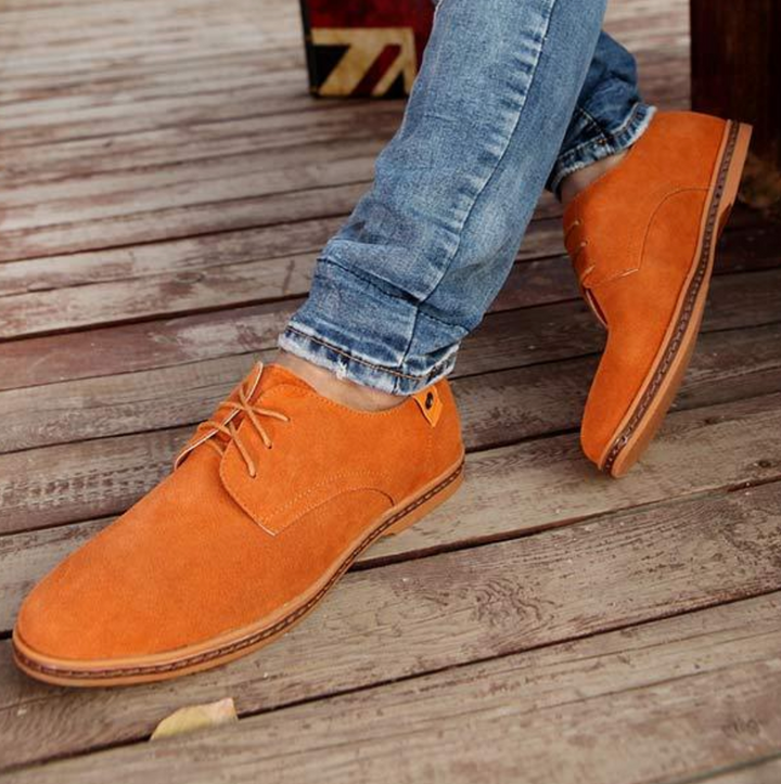 Timeless men's round-toe formal shoes, ideal for a smart casual look & professional office wear.
