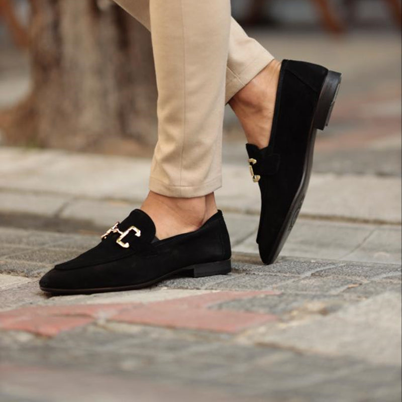 Comfortable men's slip-on loafers with stylish horsebit detail, ideal for everyday polished looks.