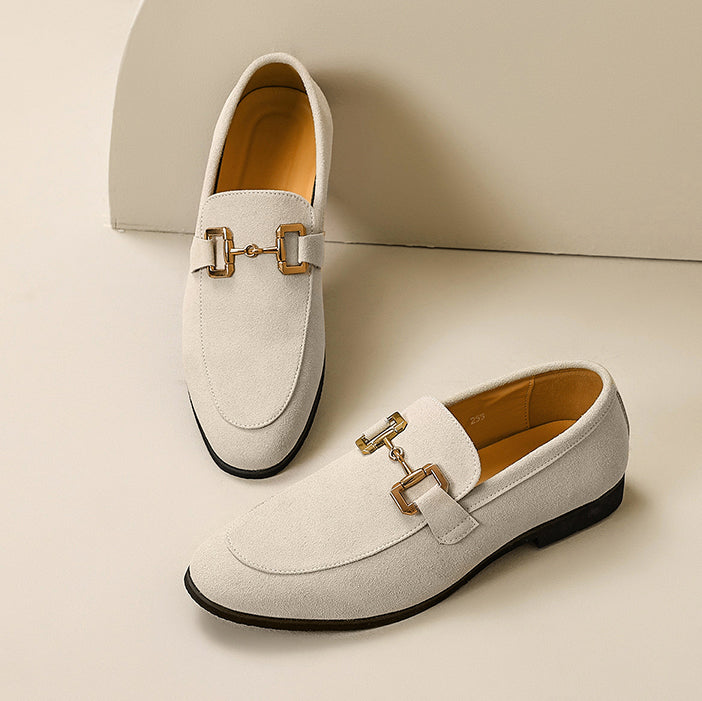 Stylish men's footwear: slip-on loafers with iconic horsebit detailing, perfect for a refined look.