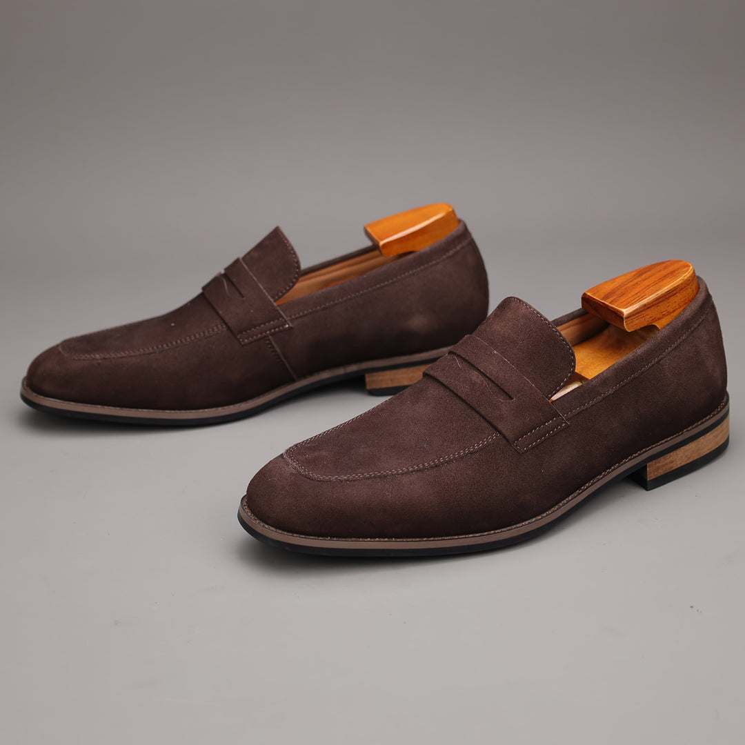 Comfortable men's slip-on loafers in classic design, ideal casual or dress shoes for effortless style & comfort.