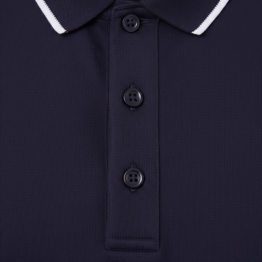 Stylish men's short sleeve polo shirt featuring classic tipping. Versatile for casual or smart-casual occasions.