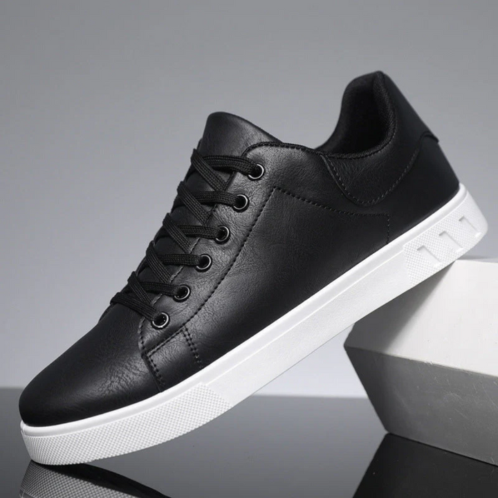 Stylish men's low-top sneakers with white laces, perfect for casual and athletic looks