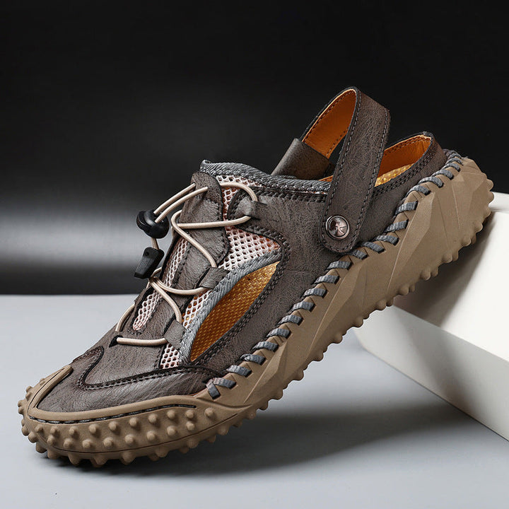 Durable men's closed-toe walking sandals. Slingback strap & breathable design for summer outdoor comfort.