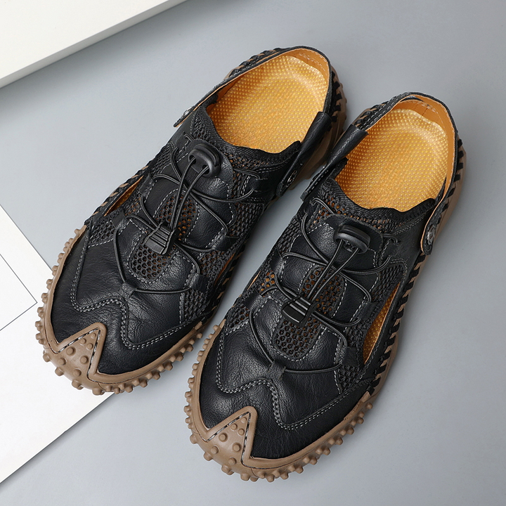 Essential men's closed-toe sandals with adjustable slingback. Breathable summer footwear for walking.