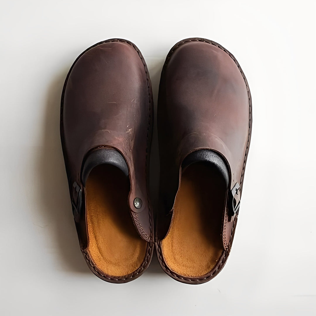 Plush men's house shoes with a practical removable insole for custom support & easy cleaning.