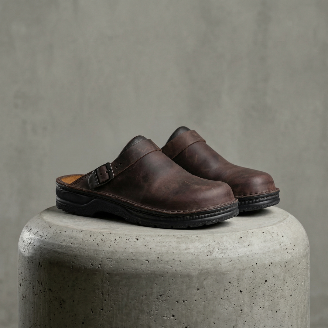 Men's dark brown orthopedic comfort clogs. All-day foot & knee support, lightweight, ideal for work or casual wear.