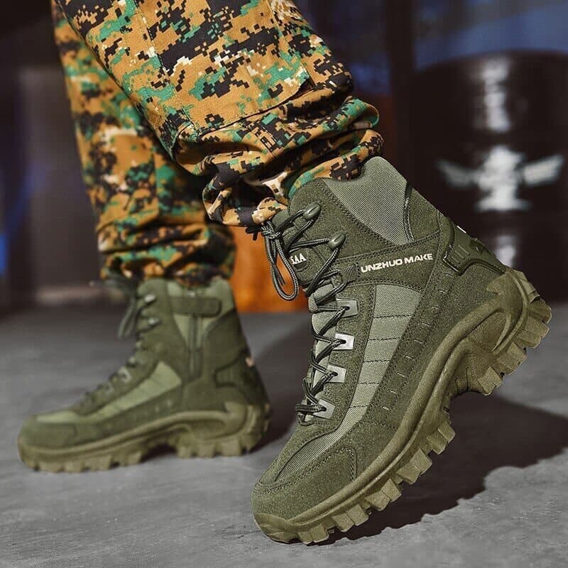 Men's durable brown tactical work boots for hiking & outdoor adventures.
