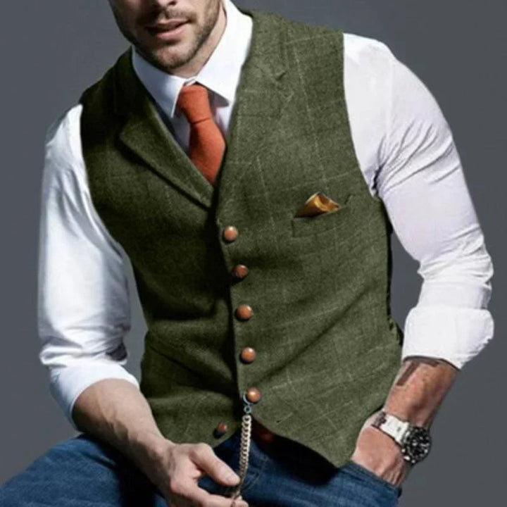 Versatile men's checked waistcoat, suited for both elegant formal attire and stylish casual layering. Slim fit vest.