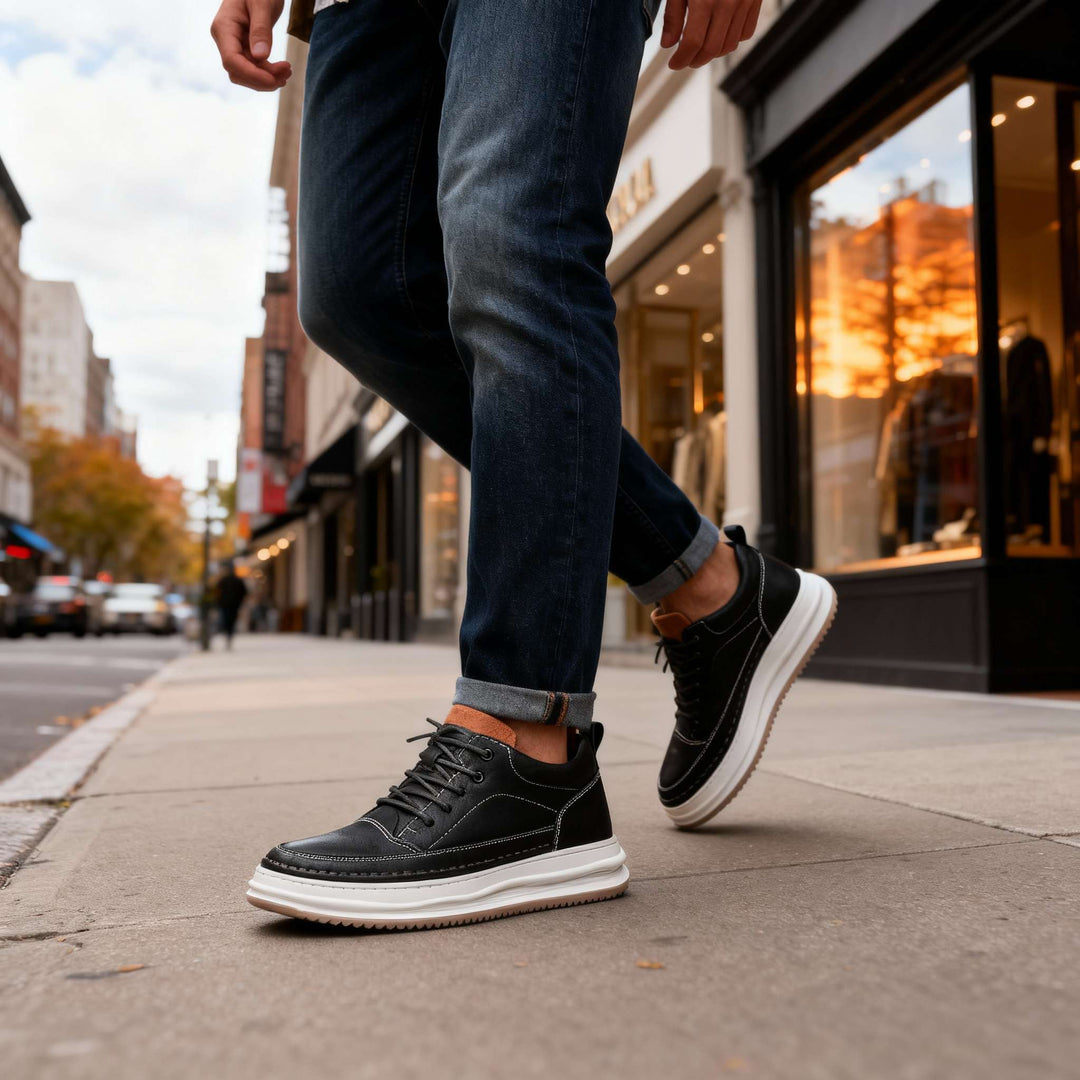 Comfortable men's sneakers in a breathable fabric, excellent casual footwear for everyday activities.