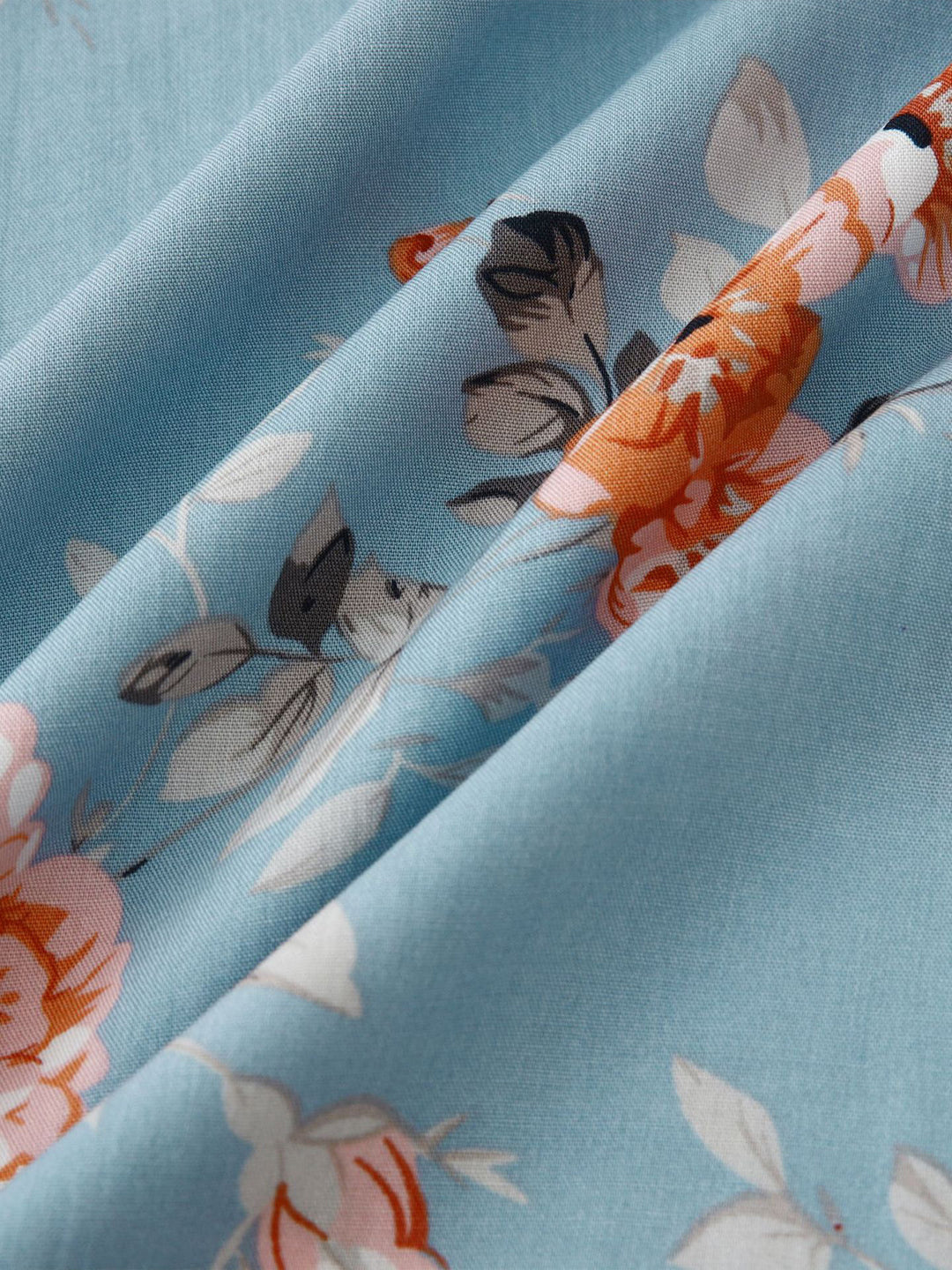 Sophisticated men's floral summer shirt, short sleeve button-down for casual comfort.