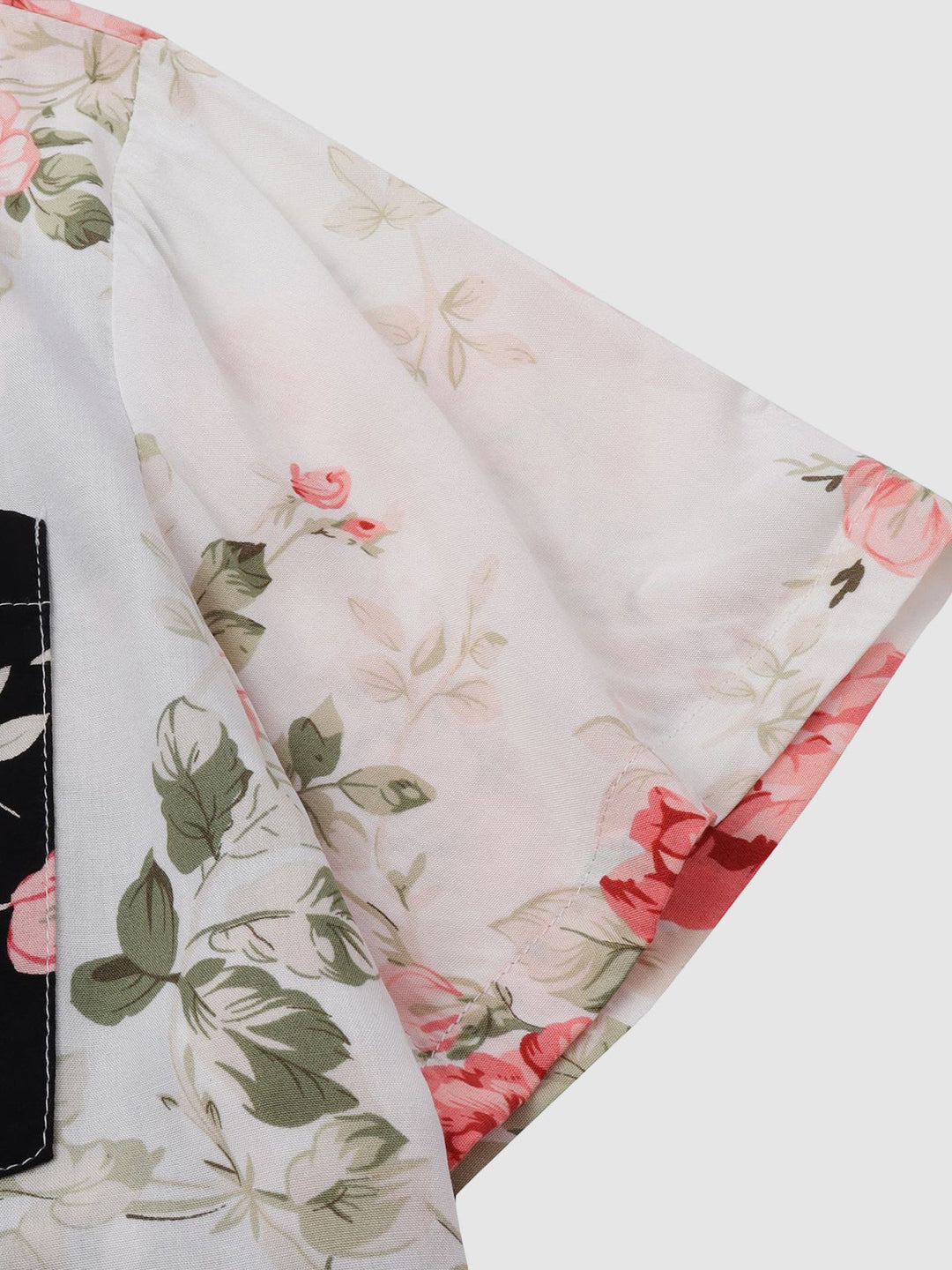 Stylish men's printed floral shirt, short sleeve button-down, an essential for summer fashion.