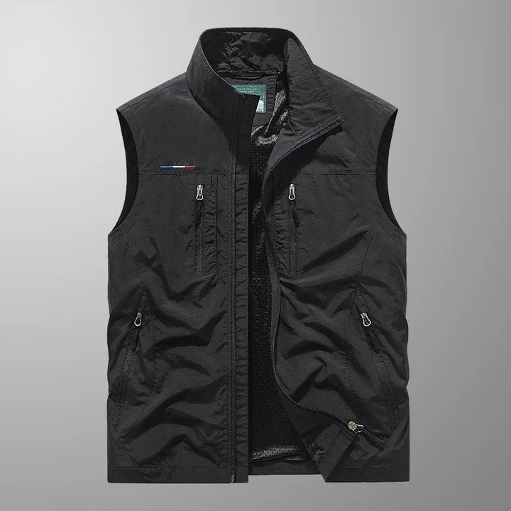 Durable men's full zip hiking vest. Ideal for outdoor adventures, providing warmth, freedom of movement, and agility.
