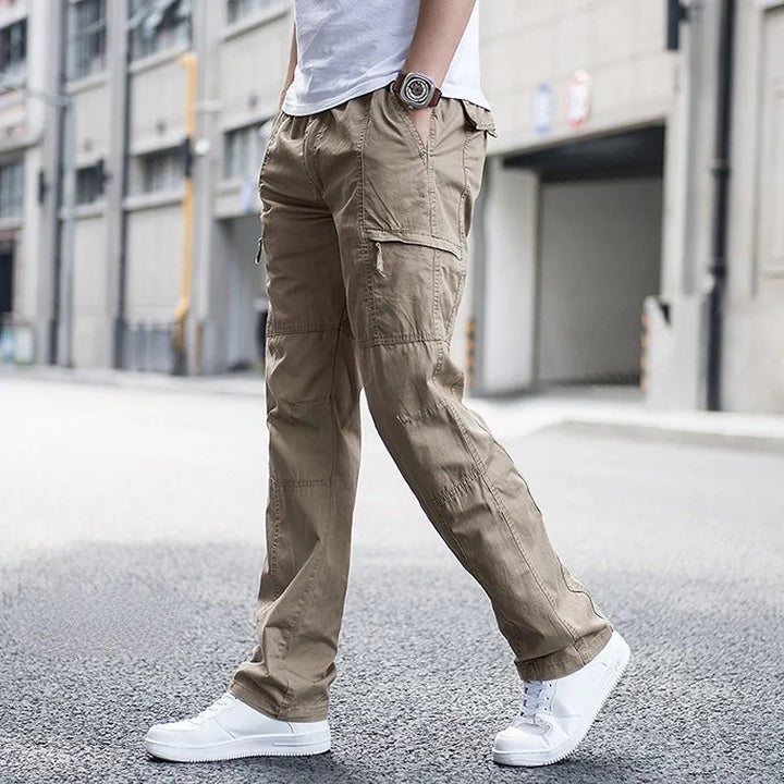 Stylish men's cargo pants, relaxed fit, multi-pocket design, perfect for utility and everyday men's fashion.