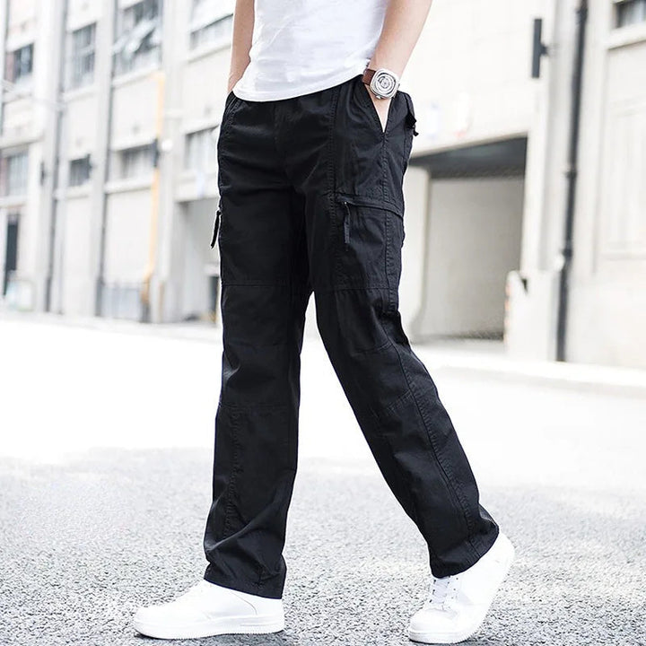 Men's Huston cargo pants for active wear, providing comfort, a relaxed fit, and practical multi-pocket storage.