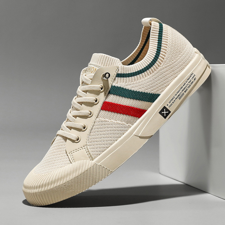 Men's lightweight comfort sneakers for everyday wear, ideal for walking and casual athletic style.