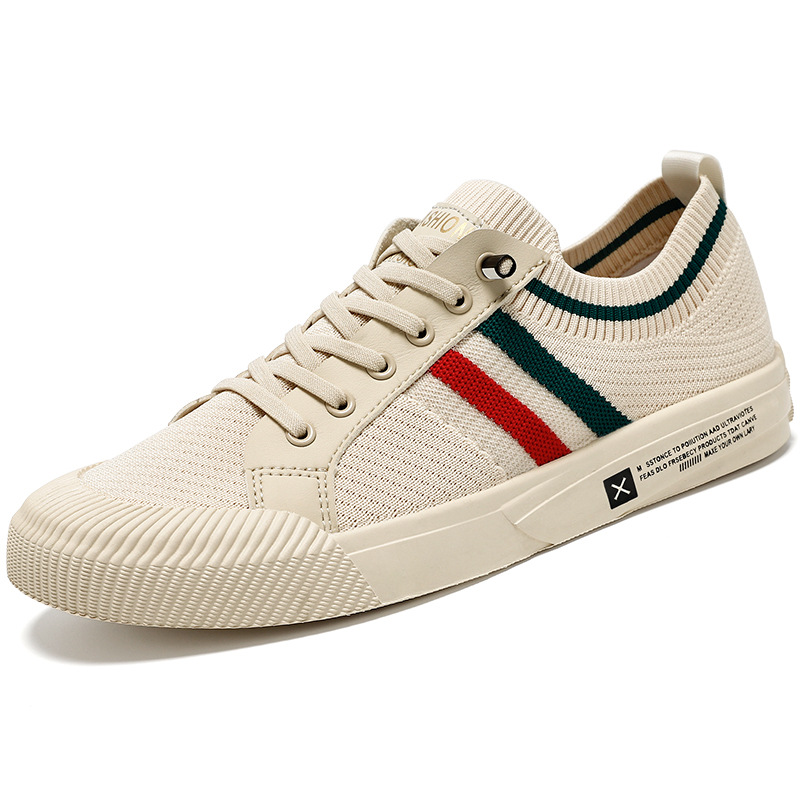 Performance-inspired men's casual sneakers, lightweight and comfortable for everyday use and walking.