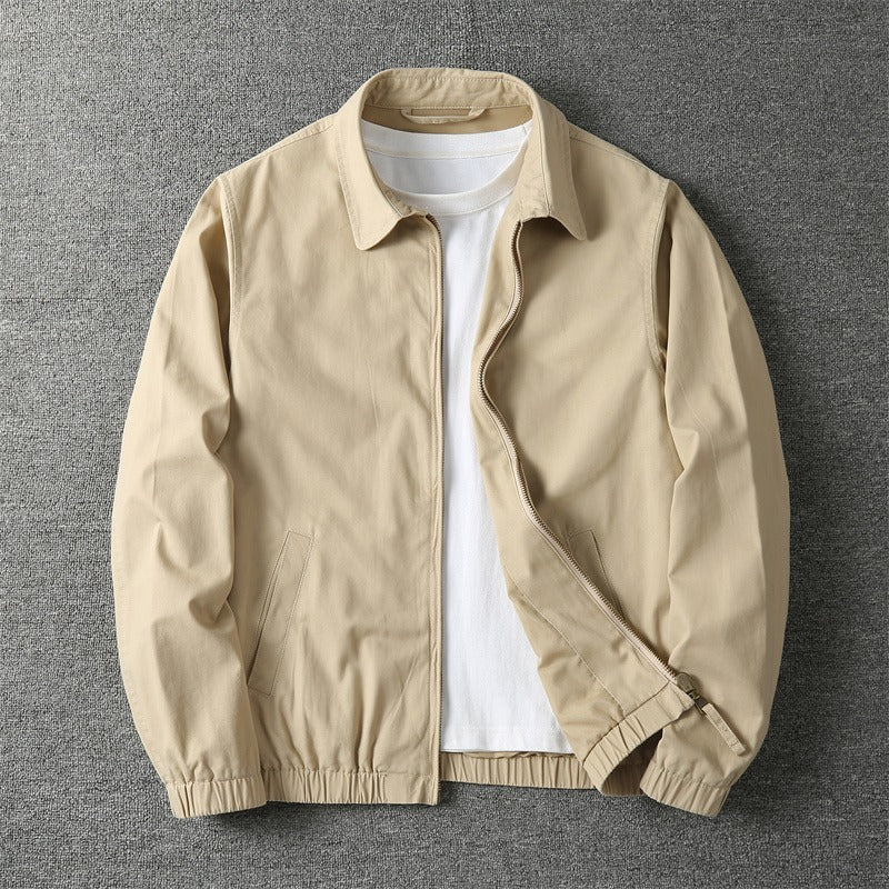 Men's lightweight layering jacket in modern style, perfect for everyday casual wear. Features a zip-up design.