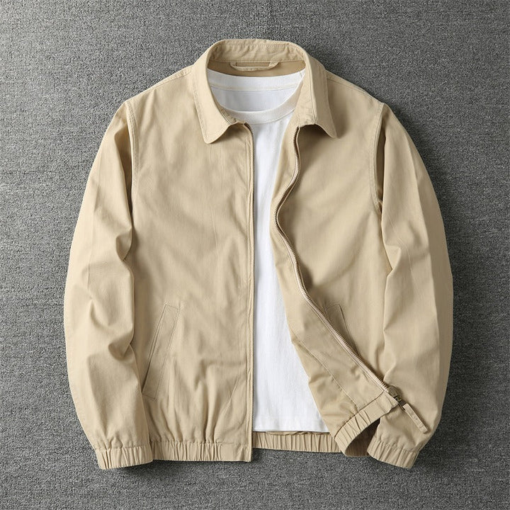 Men's lightweight layering jacket in modern style, perfect for everyday casual wear. Features a zip-up design.