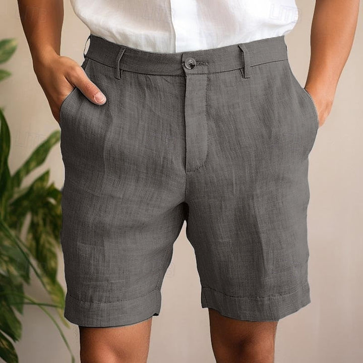 Versatile men's summer shorts in a relaxed fit, perfect for warm weather activities. Lightweight fabric.