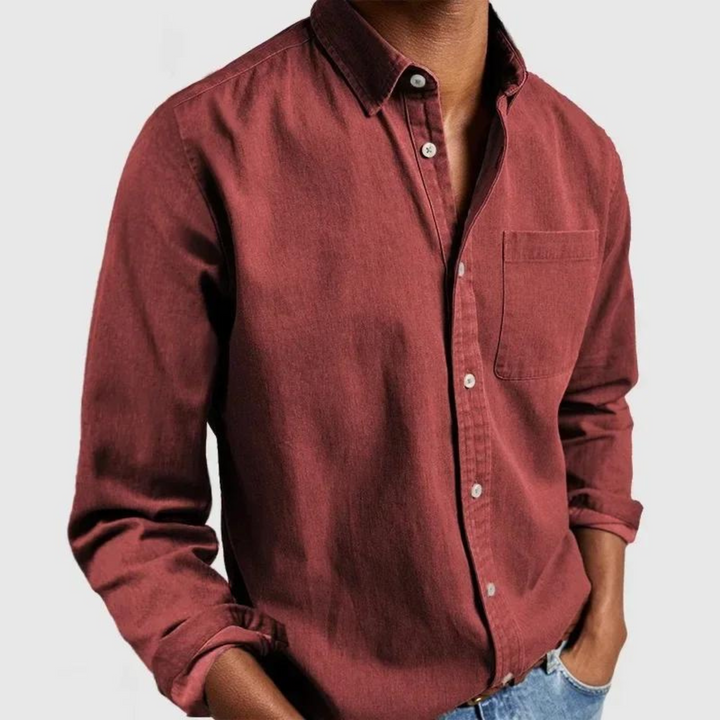 Regular fit men's casual button-down shirt, long sleeves. Great for versatile everyday fashion.