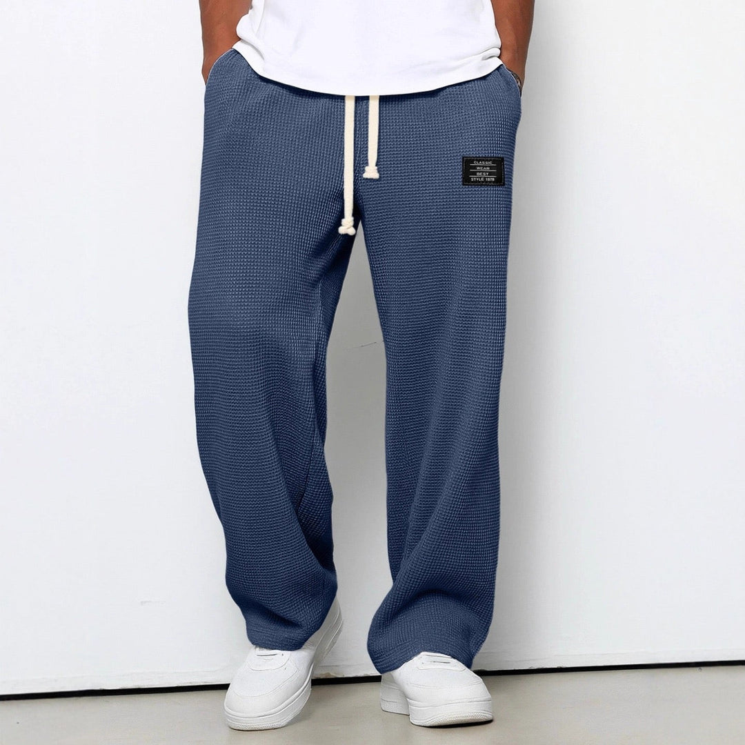 Comfortable men's drawstring pants, loose fit, ideal for casual and everyday wear.