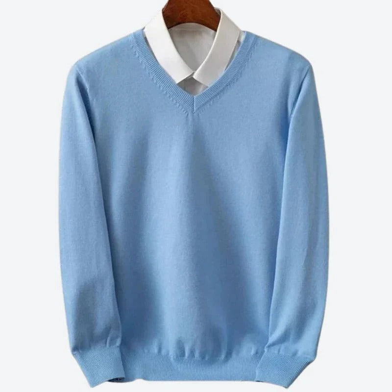 Elegant men's crew neck pullover sweater, ideal for versatile casual layering or sophisticated autumn-winter outfits.