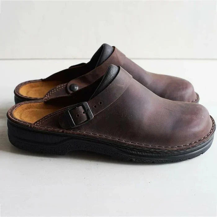 Comfortable men's slip-on leather clogs with a durable sole, ideal for daily use.