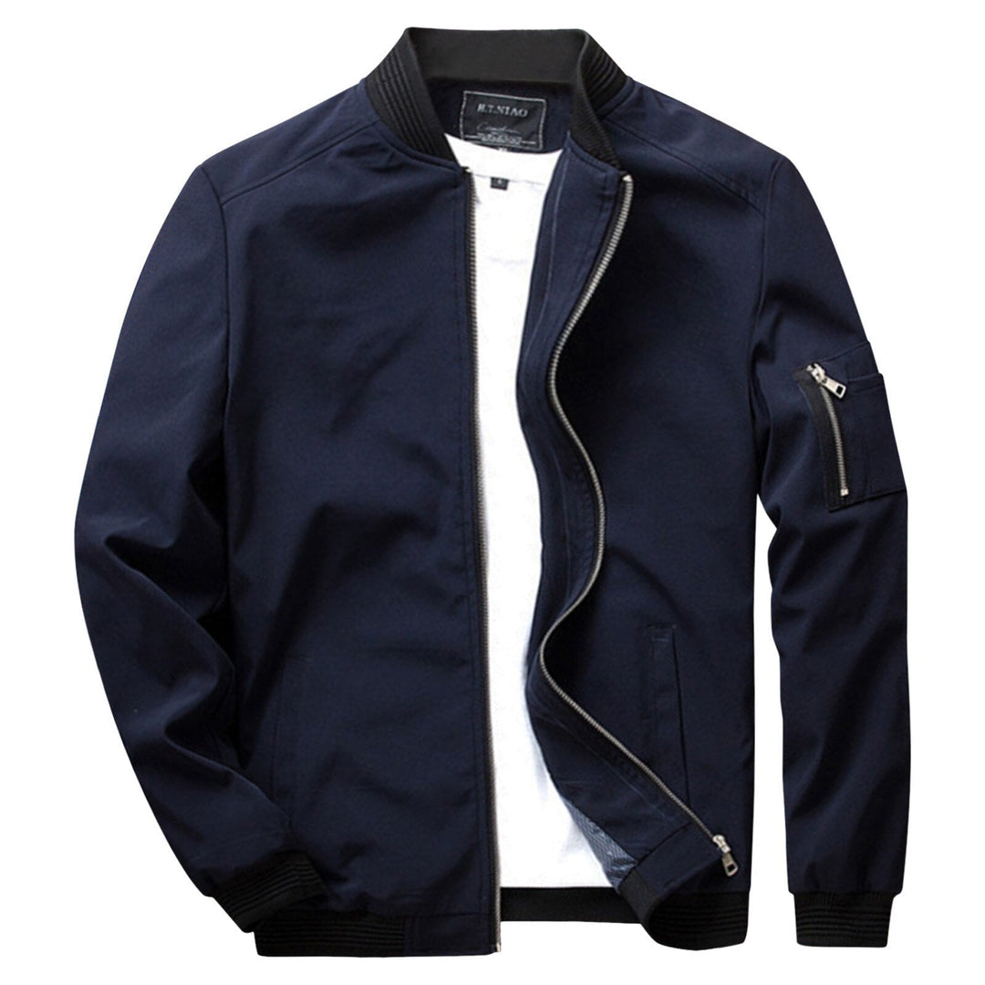 Versatile men's zipper jacket, modern casual style, excellent for spring, featuring multiple pockets and front zip