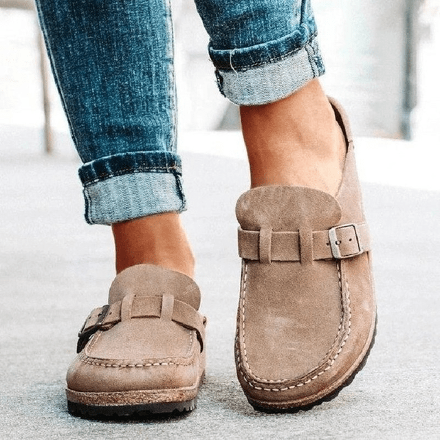 Men's orthopedic arch support comfort clogs with adjustable strap, ideal for daily wear.