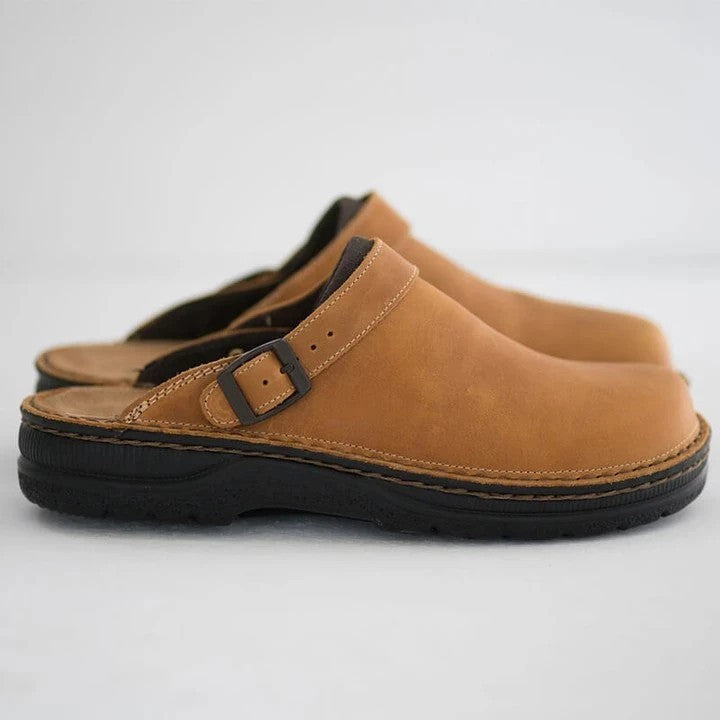 Dark brown men's orthopedic clogs. Ergonomic design & foot support for comfort and work.