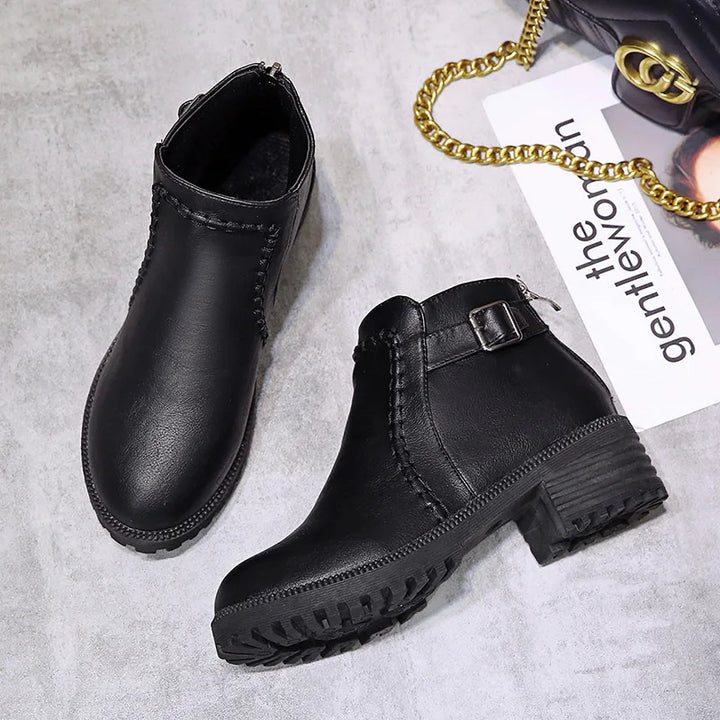 Men's premium leather casual ankle boots in black, featuring orthopedic support for all-day comfort